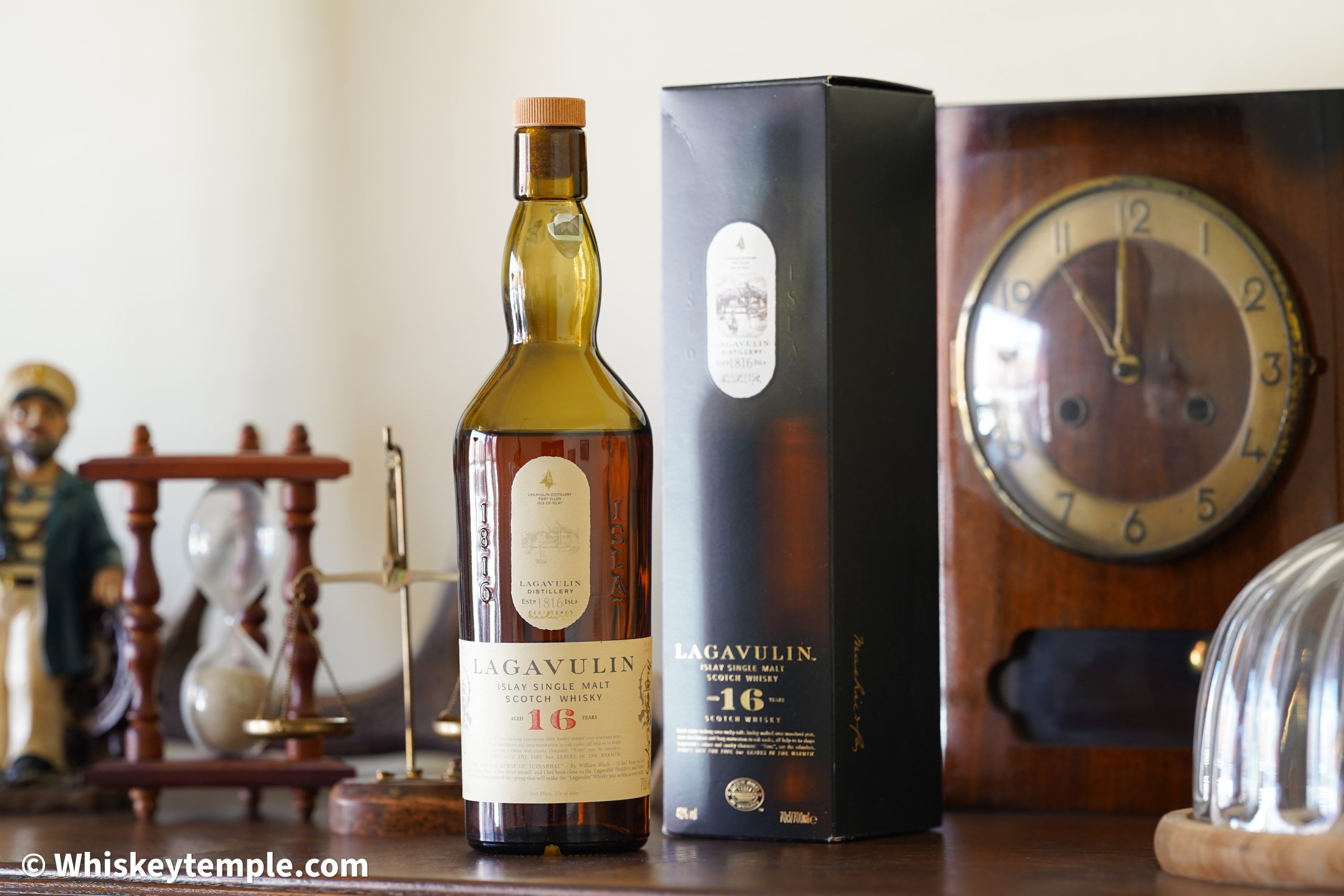 Lagavulin 16 years old single malt review price Whiskeytemple малцово уиски Лагавулин цена мнения храм на уискито
